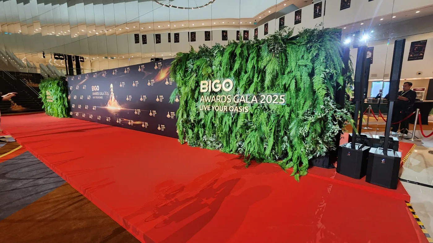 Consumer brand activation booth