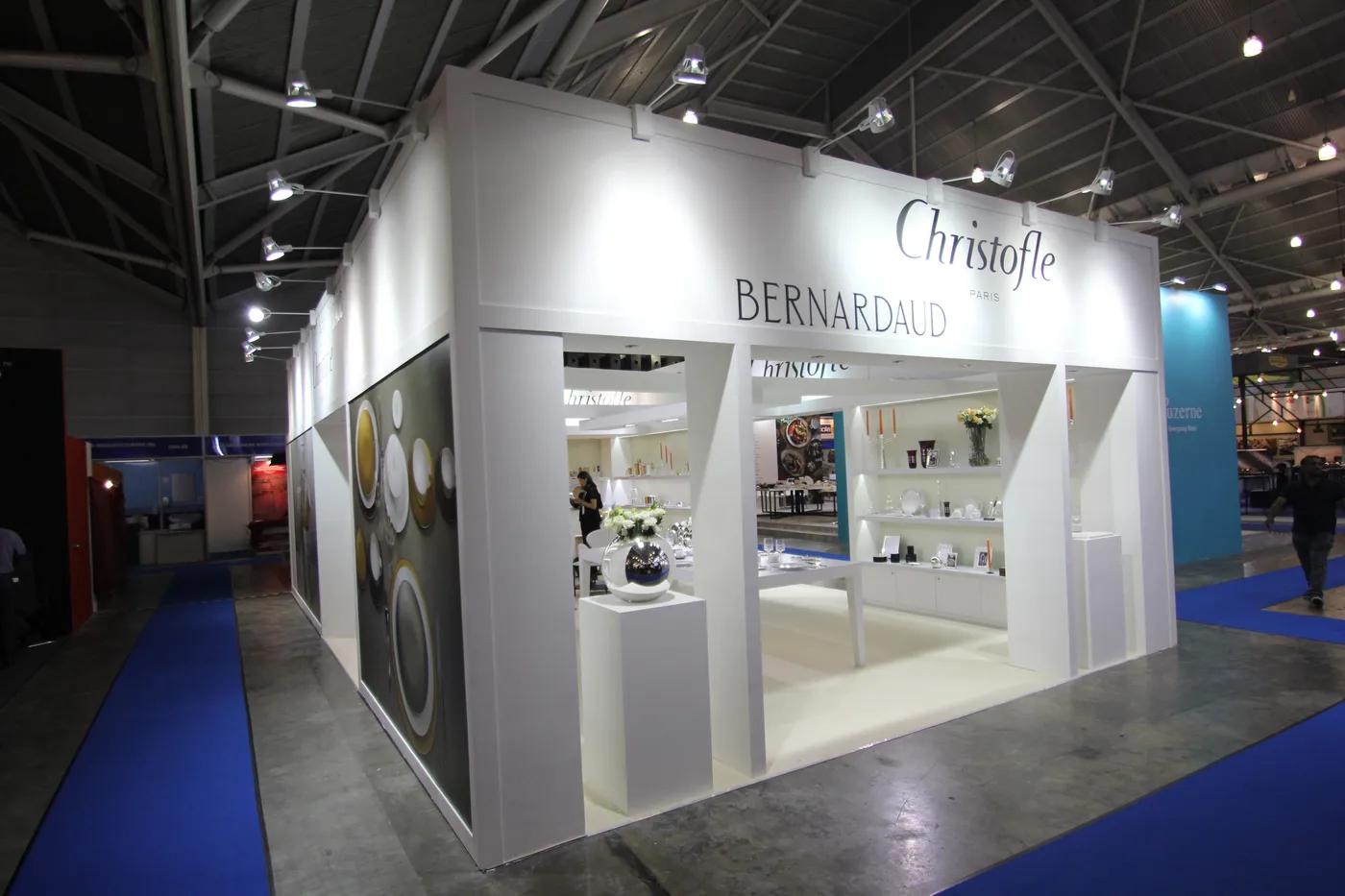 Modern white exhibition stand design for an international trade show