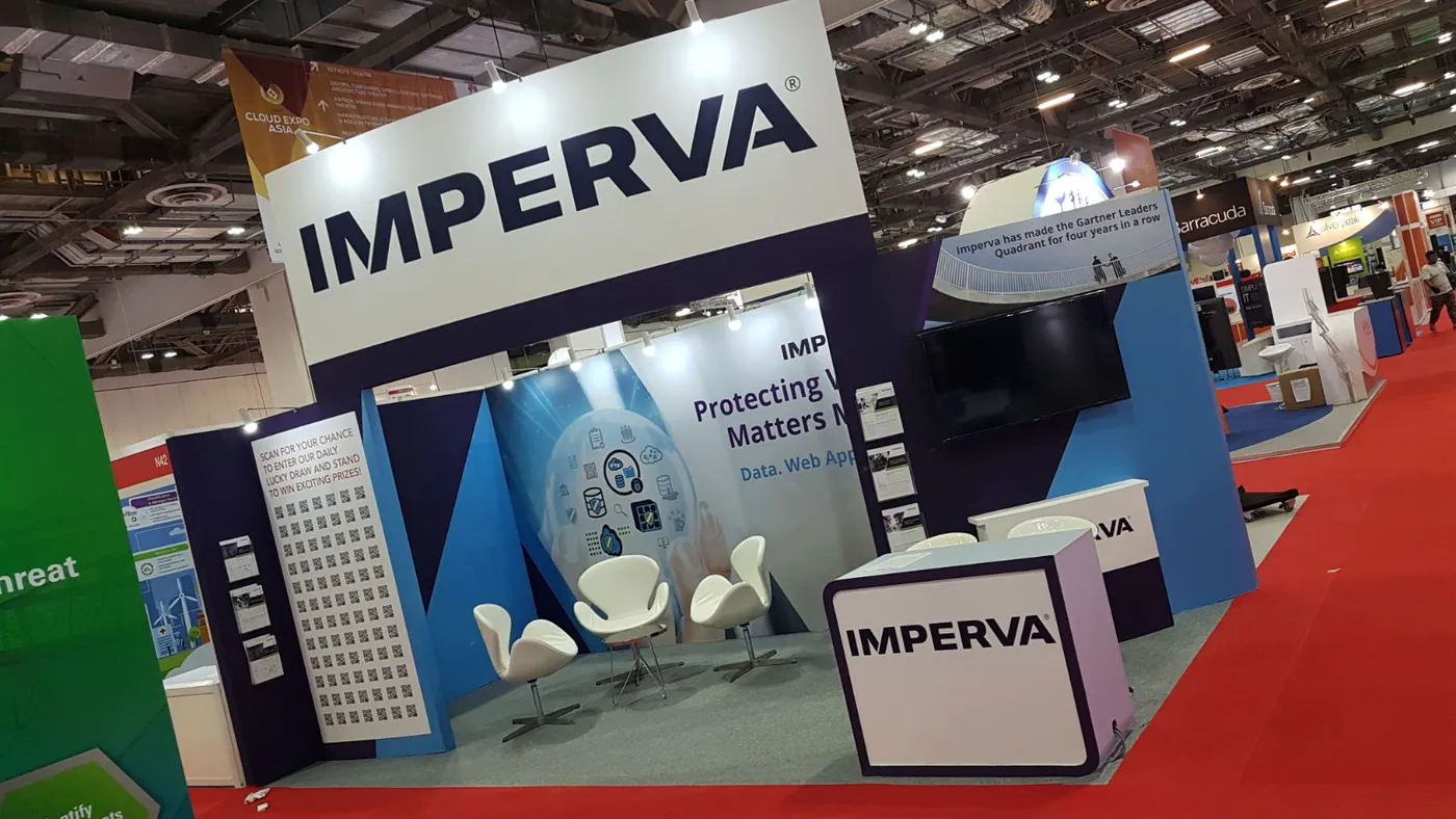 Technology brand exhibition booth design with integrated screens